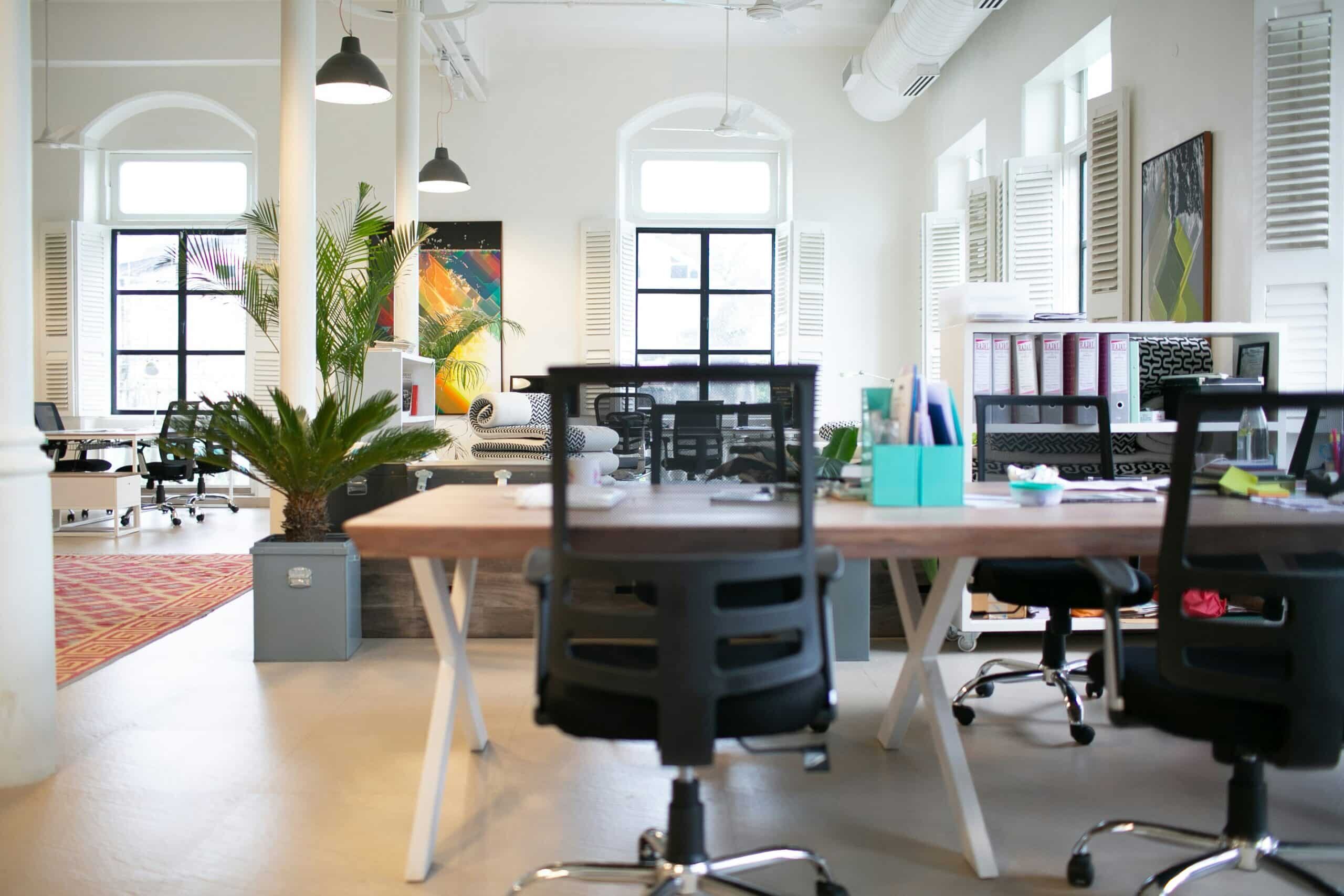 découvrez notre gamme de mobilier de bureau de haute qualité pour aménager votre espace de travail avec style et fonctionnalité. trouvez tout ce dont vous avez besoin pour équiper votre bureau avec élégance et confort.